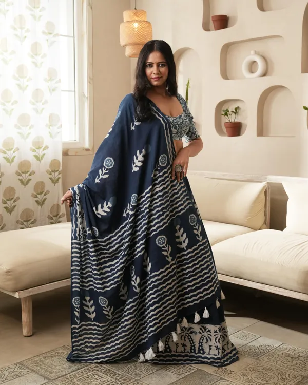 Indigo_Cotton_Parecha_Border_Dabu_Print_Mul_Saree_For_Women
